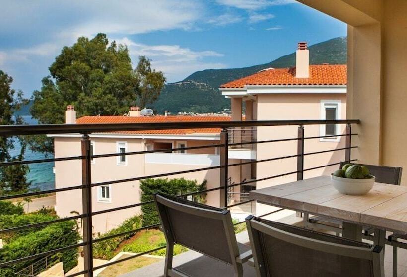 Meliti Waterfront Suites