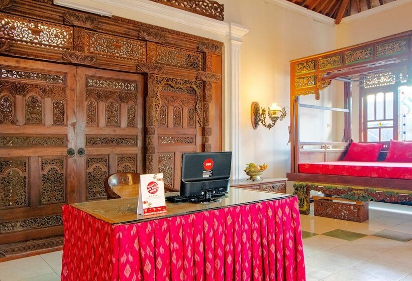 펜션 Griya Joglo Homestay By Oyo Rooms