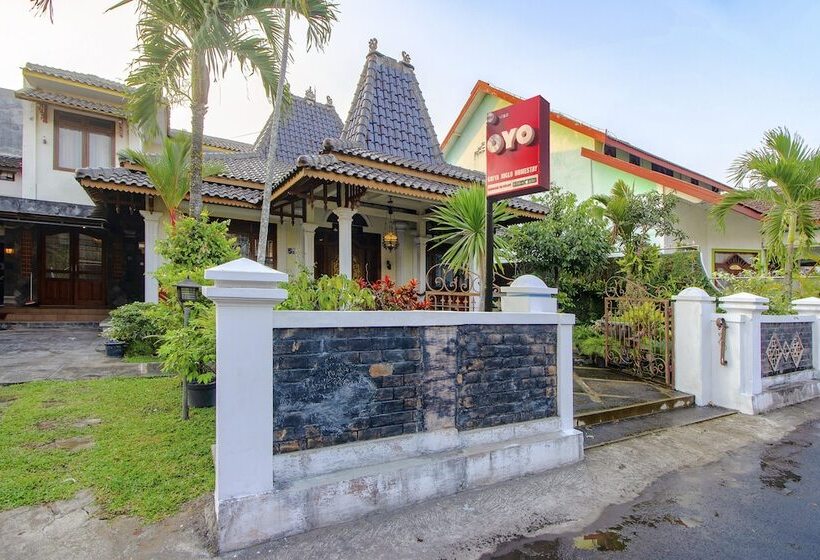 پانسیون Griya Joglo Homestay By Oyo Rooms