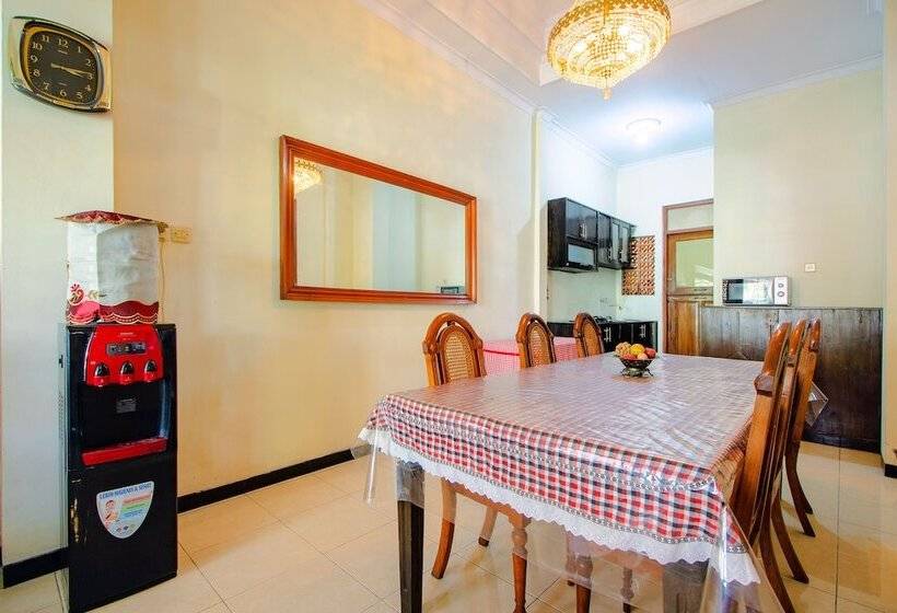 پانسیون Griya Joglo Homestay By Oyo Rooms