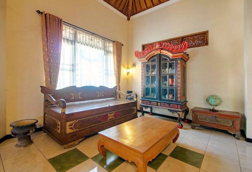 펜션 Griya Joglo Homestay By Oyo Rooms