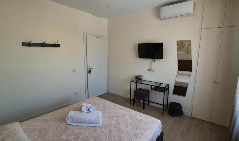 ペンション Little Rose Guest House