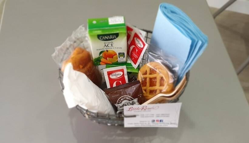 ペンション Little Rose Guest House