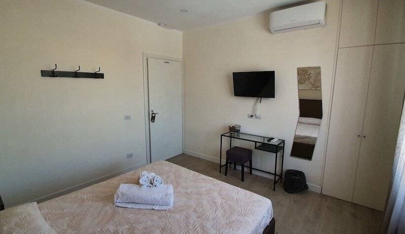 ペンション Little Rose Guest House