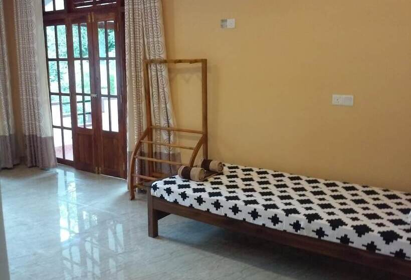 ペンション Lizzie Villa Guest House