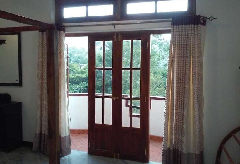 ペンション Lizzie Villa Guest House