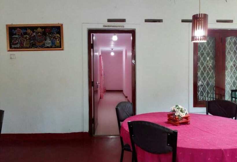 ペンション Lizzie Villa Guest House