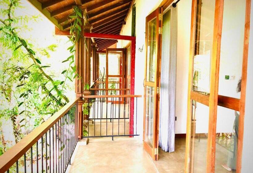 Пансион The River Lodge