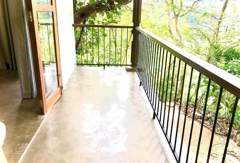 Пансион The River Lodge