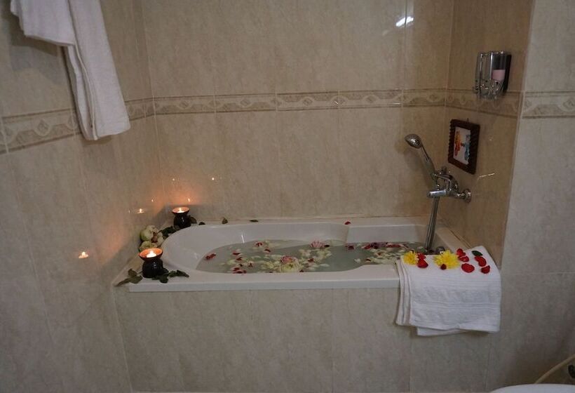 پانسیون Woodrootsbanteaychhmar