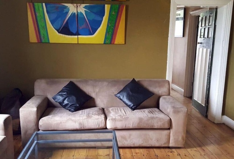 호스텔 Stumble Inn Backpackers Lodge