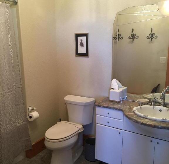 Attwood House Bed And Breakfast Near Manhattan, Ks