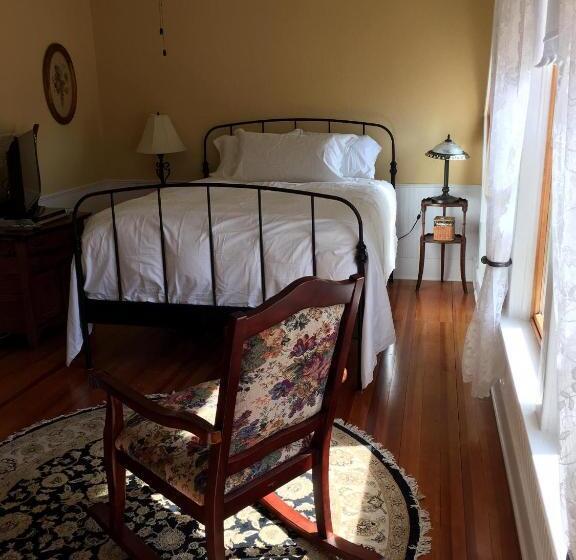 Attwood House Bed And Breakfast Near Manhattan, Ks