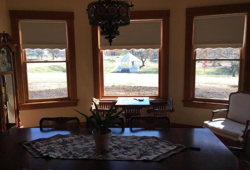 Attwood House Bed And Breakfast Near Manhattan, Ks