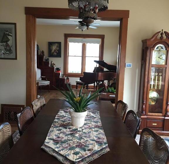 Attwood House Bed And Breakfast Near Manhattan, Ks