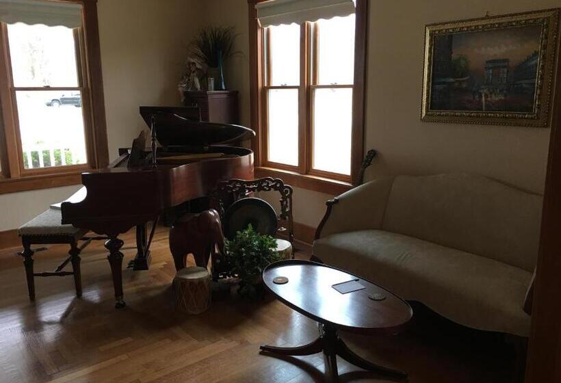 Attwood House Bed And Breakfast Near Manhattan, Ks