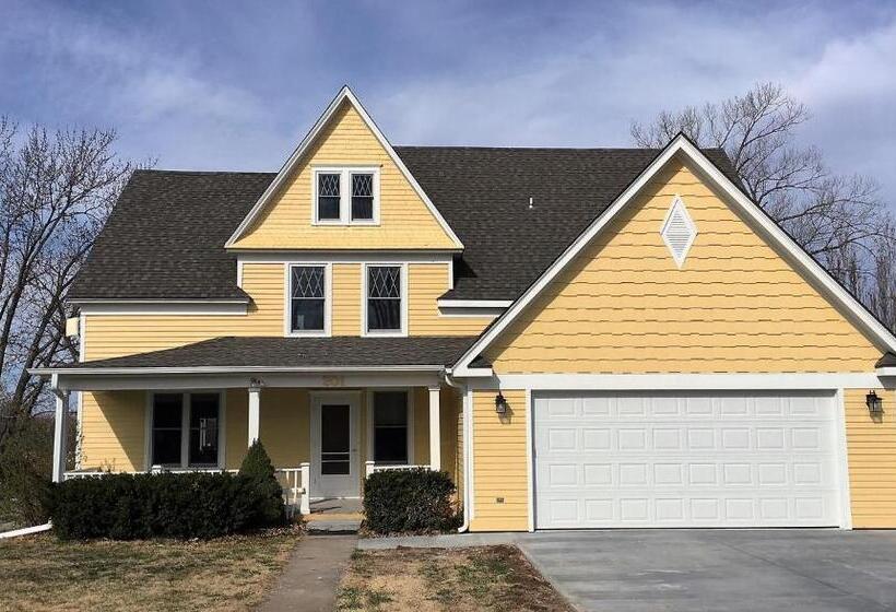 Attwood House Bed And Breakfast Near Manhattan, Ks