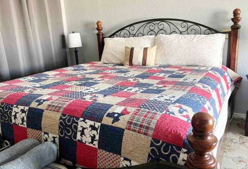 Beautiful Kayewood Waterfront Retreat