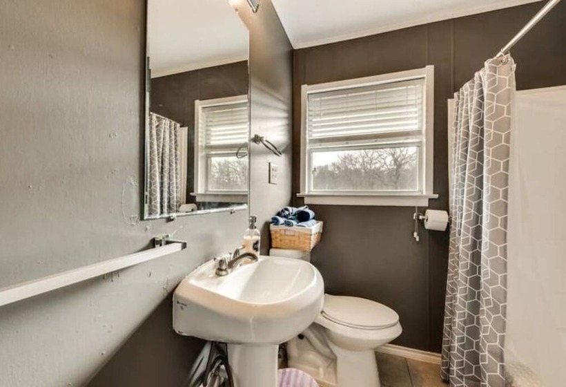 Beautiful Kayewood Waterfront Retreat