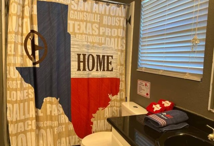 Beautiful Kayewood Waterfront Retreat