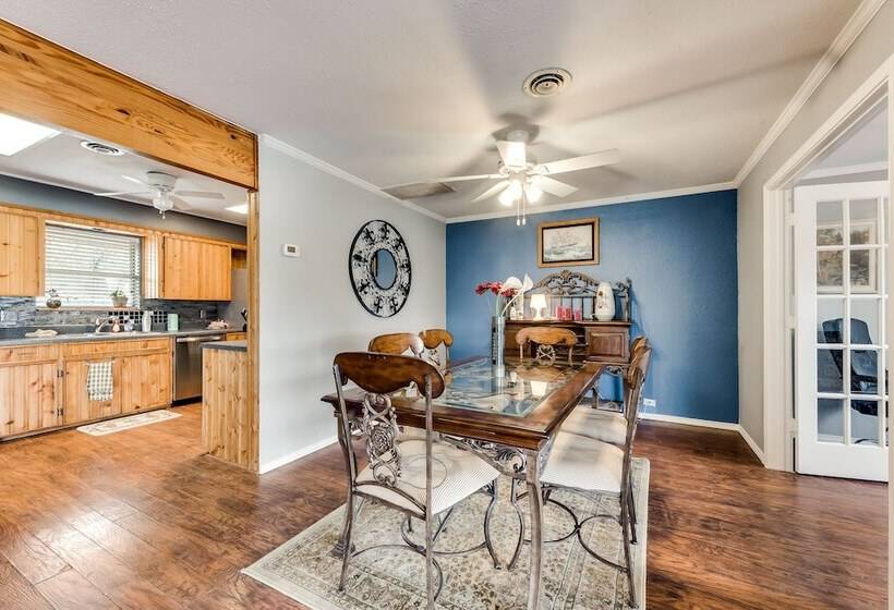 Beautiful Kayewood Waterfront Retreat