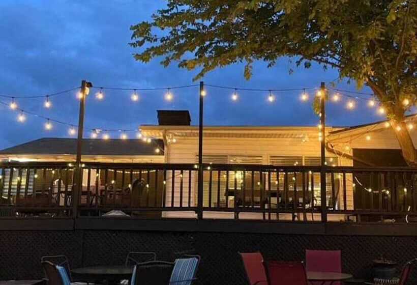 Beautiful Kayewood Waterfront Retreat