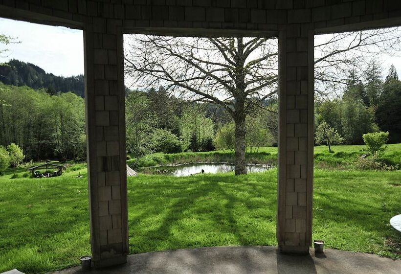 مبيت وإفطار Lucky Mud Inn And Disc Golf Resort