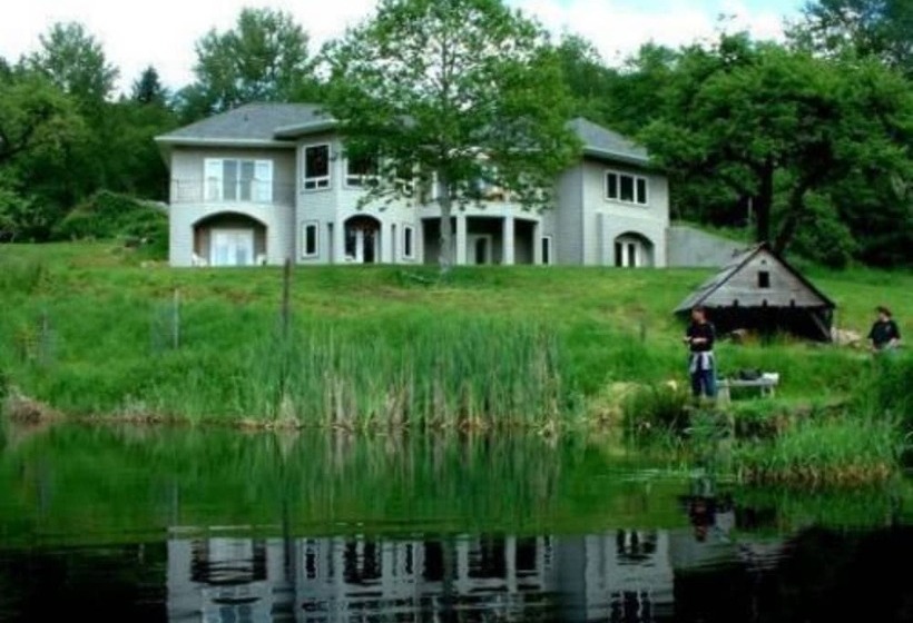 مبيت وإفطار Lucky Mud Inn And Disc Golf Resort