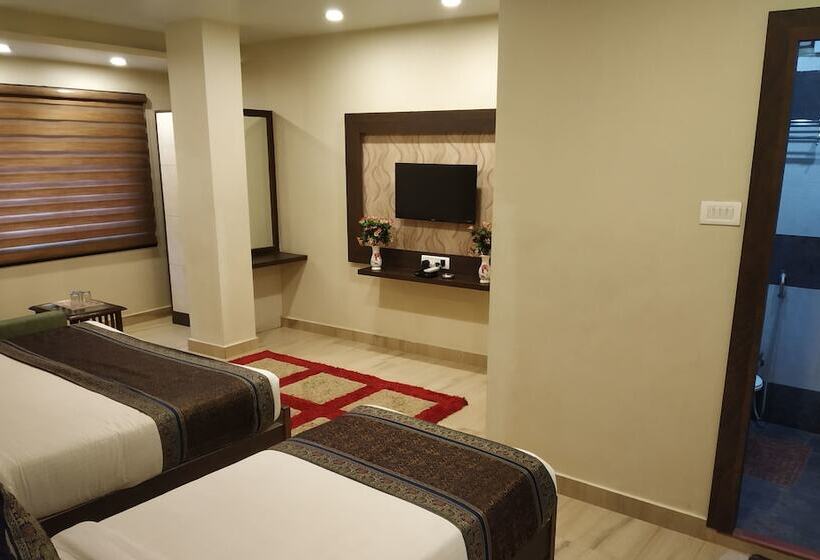 هتل Aadesh Palace