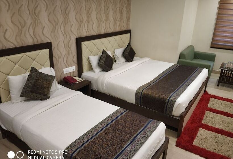 هتل Aadesh Palace