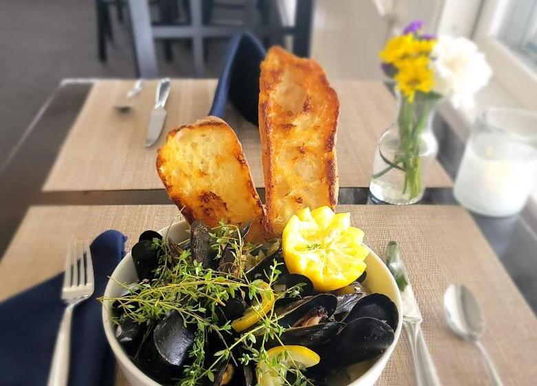 فندق East Wind Inn & Suites