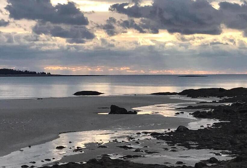 فندق East Wind Inn & Suites