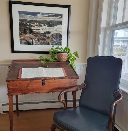 فندق East Wind Inn & Suites