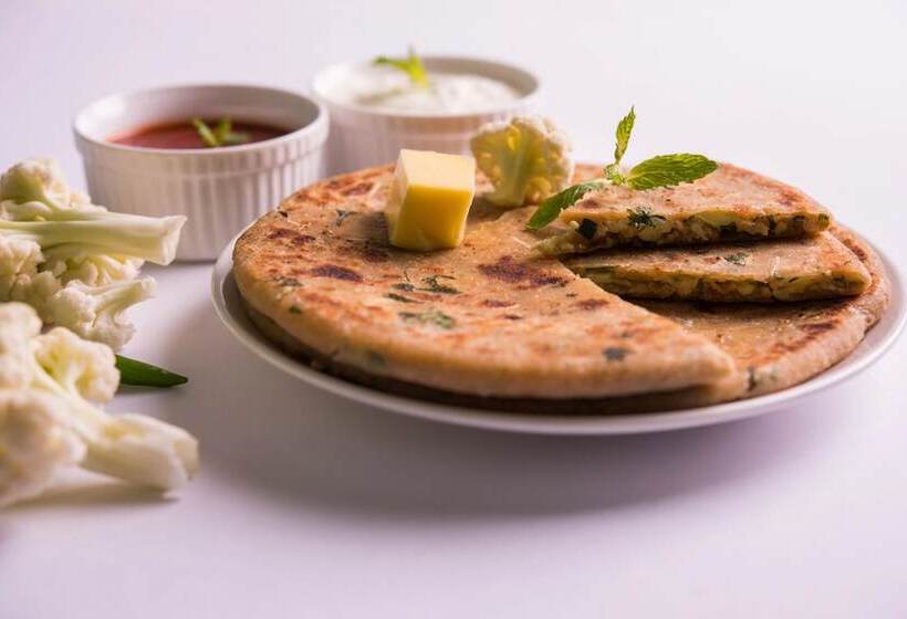 Отель Four Leaf Service Suites