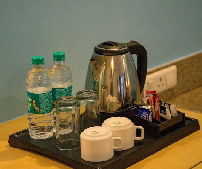 Отель Four Leaf Service Suites