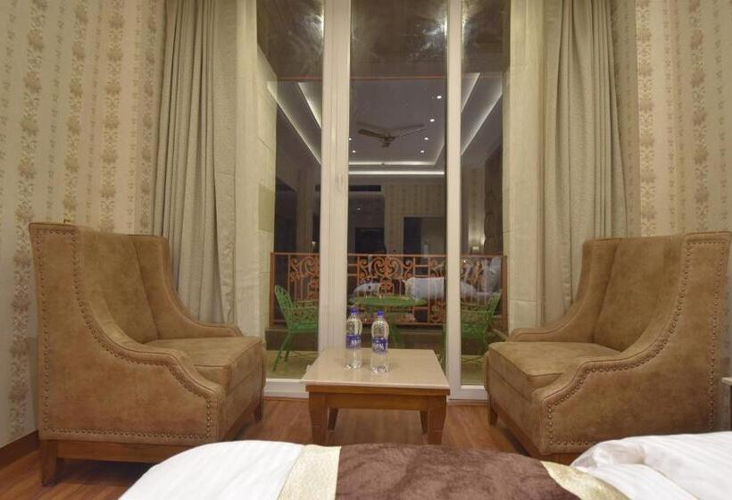 Отель Grand Him Queen Ac Centralized