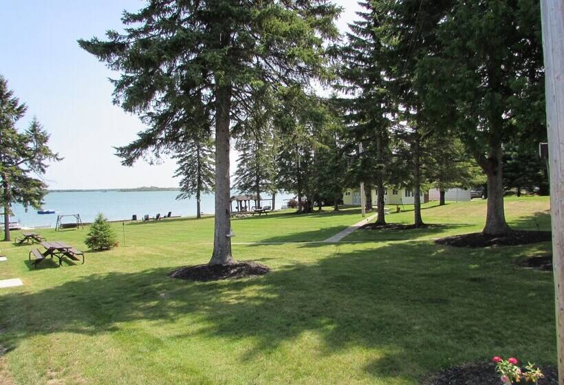 Отель Grand Lake Resort