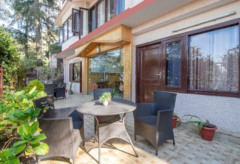 Itsy Hotels Avantika With Forest View