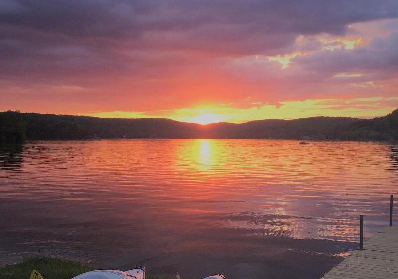 فندق Lake Bomoseen Lodge