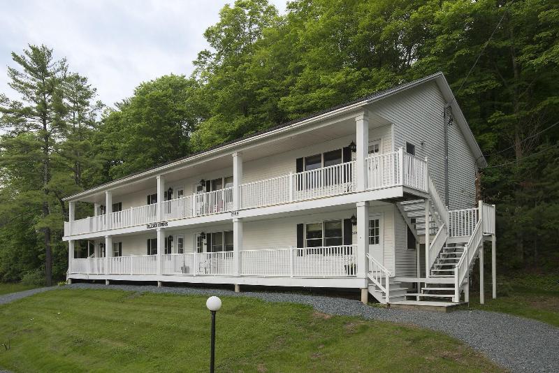 호텔 Lake Bomoseen Lodge