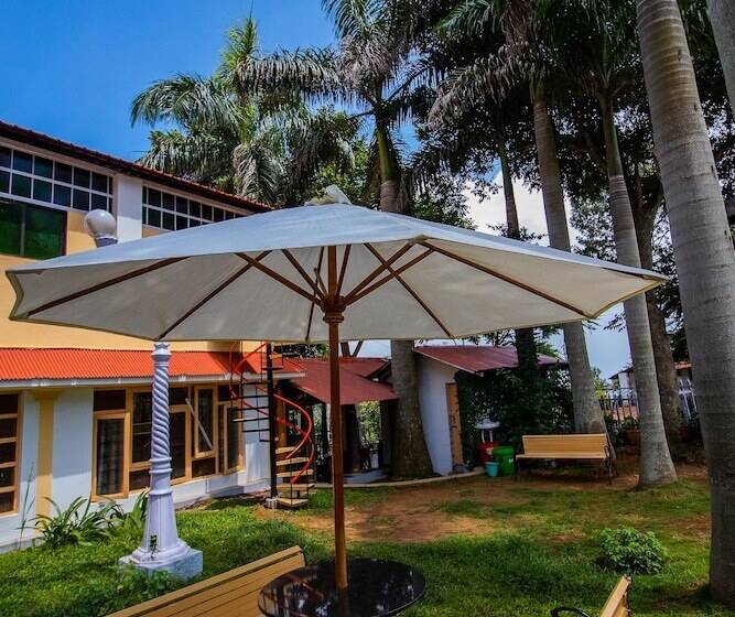 Отель Livgrand Clifton Inn Resort, Yercaud   Residenza