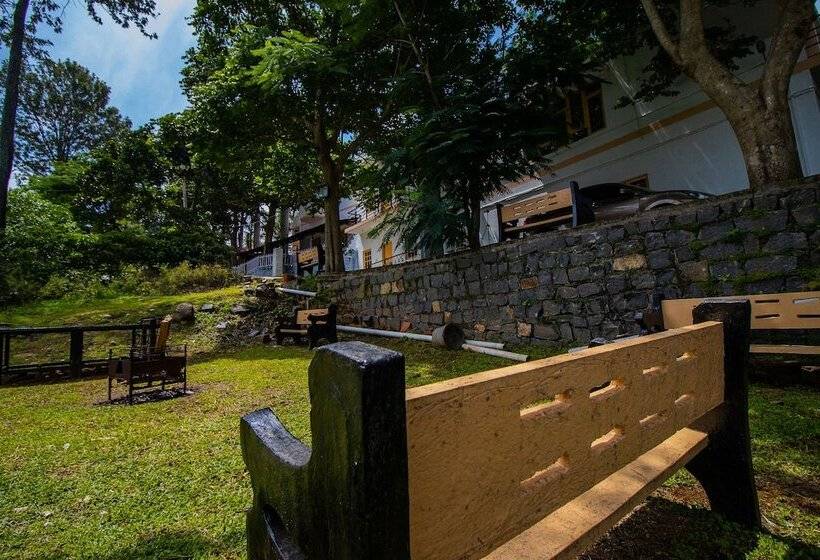 Отель Livgrand Clifton Inn Resort, Yercaud   Residenza