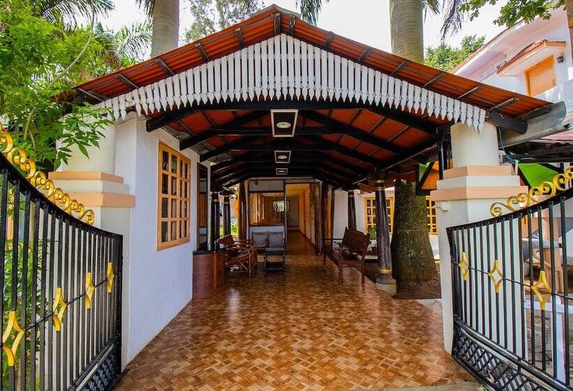 Отель Livgrand Clifton Inn Resort, Yercaud   Residenza