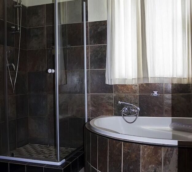 בית מלון כפרי Rain Farm Game Lodge