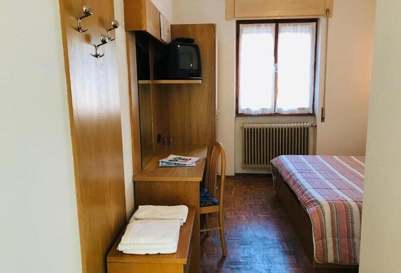 בית מלון כפרי Santoni