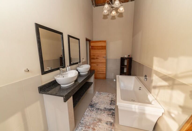 Отель Tomo Safari Lodge