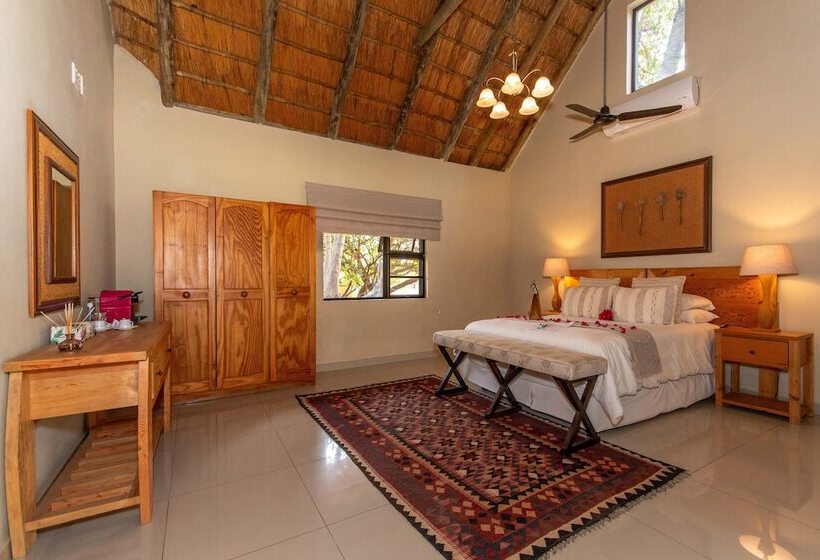 Отель Tomo Safari Lodge