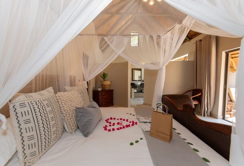 Отель Tomo Safari Lodge