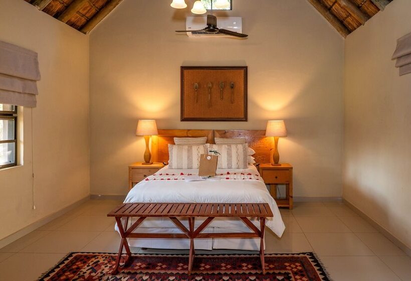 Отель Tomo Safari Lodge