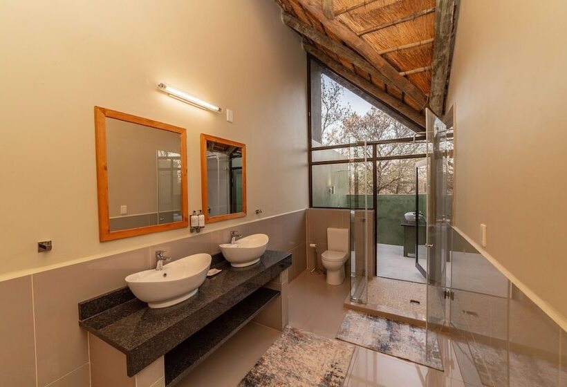 Отель Tomo Safari Lodge